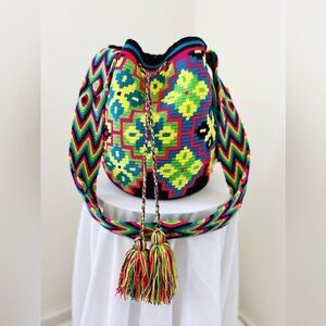 HANDMADE AUTHENTIC WAYUU COLUMBIAN BUCKET BAG